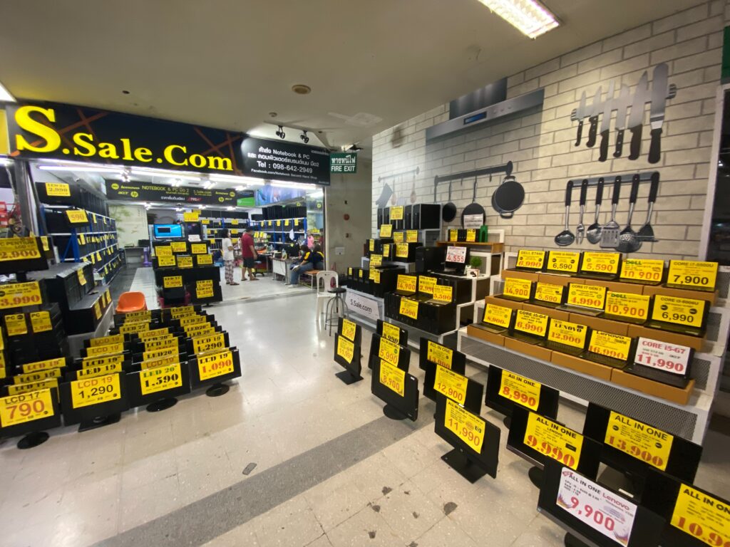 หน้าร้าน S Sale Com ที่ศูนย์การค้าเซียร์รังสิต