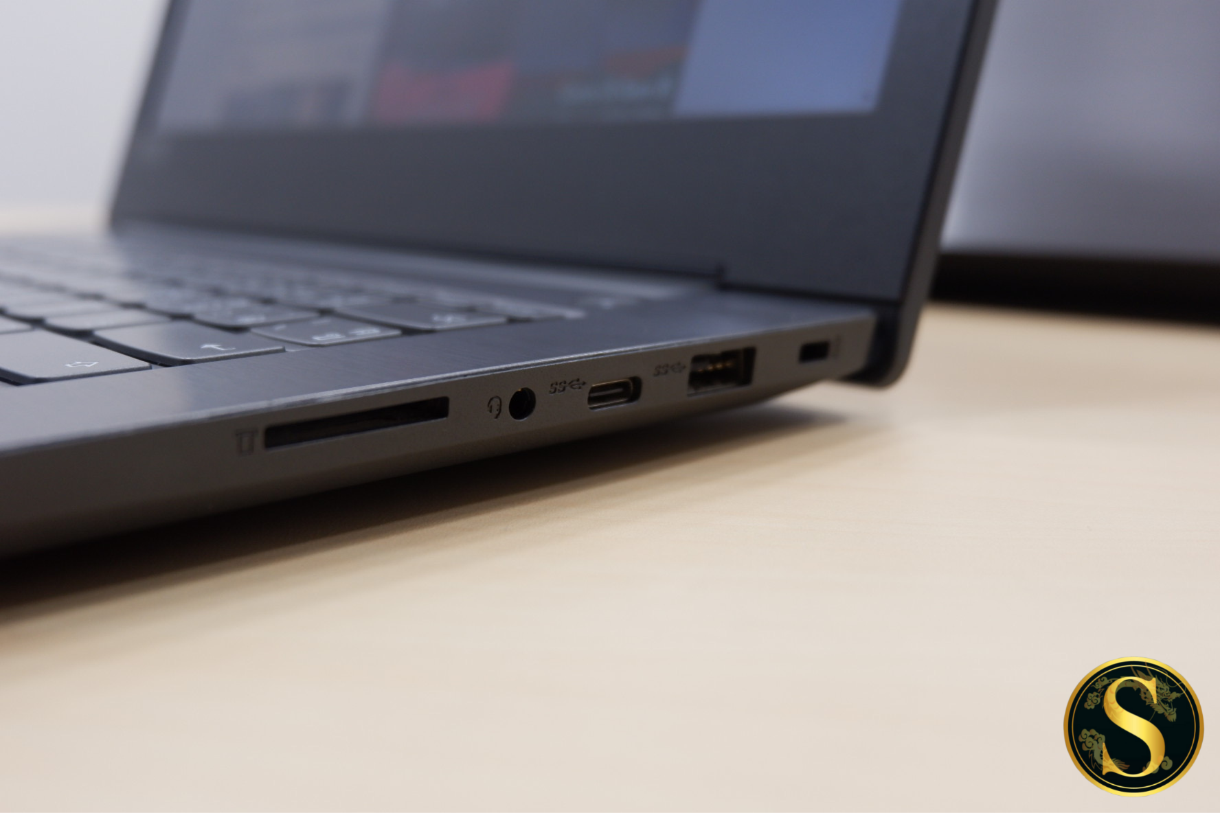 Lenovo V330 (i5-8250U) - Image 4