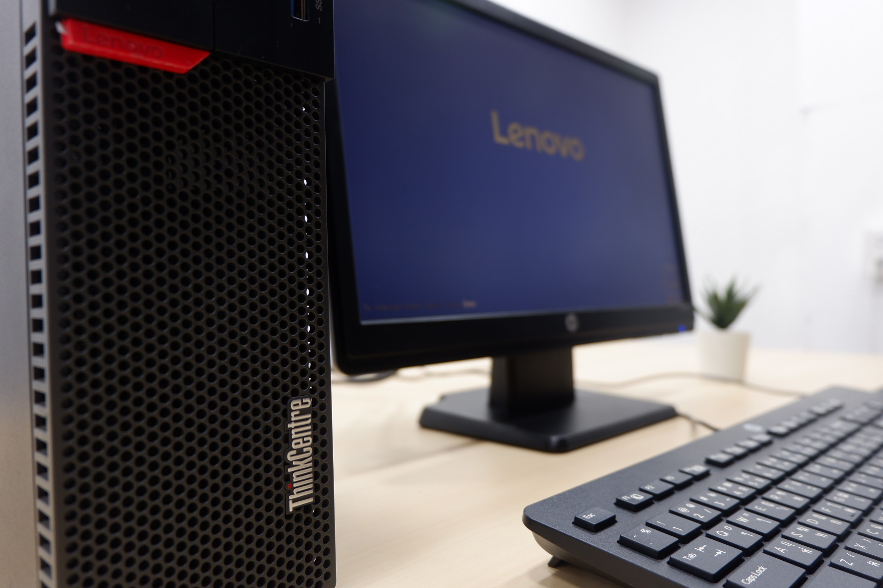 Leovo ThinkCentre M700 (i3-6100) - Image 3