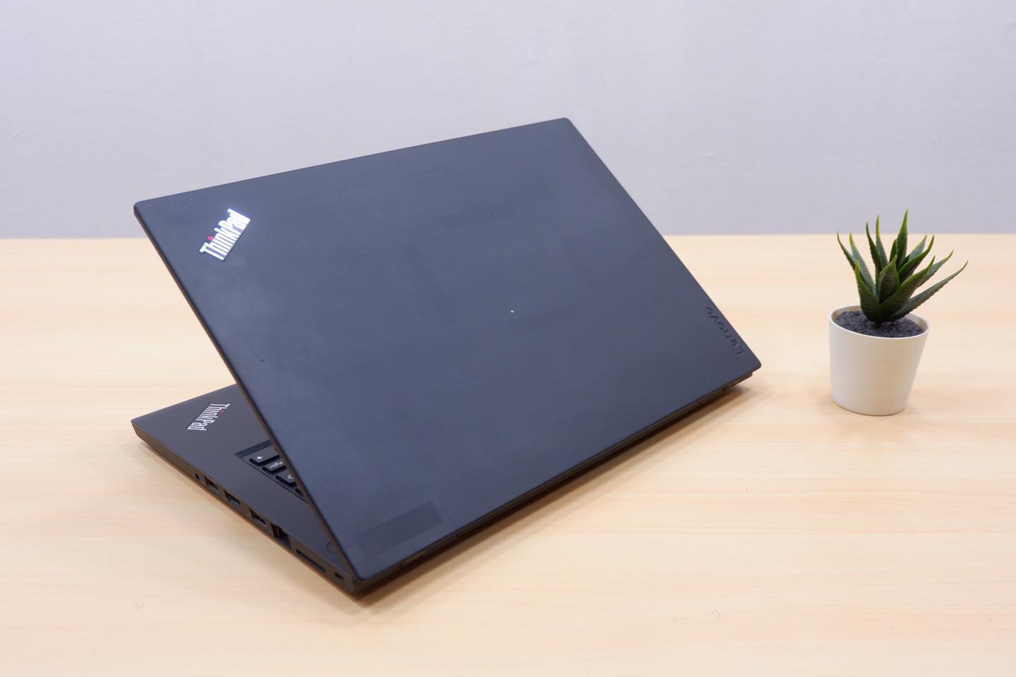 Lenovo ThinkPad T480 (i5-7300U) - Image 3