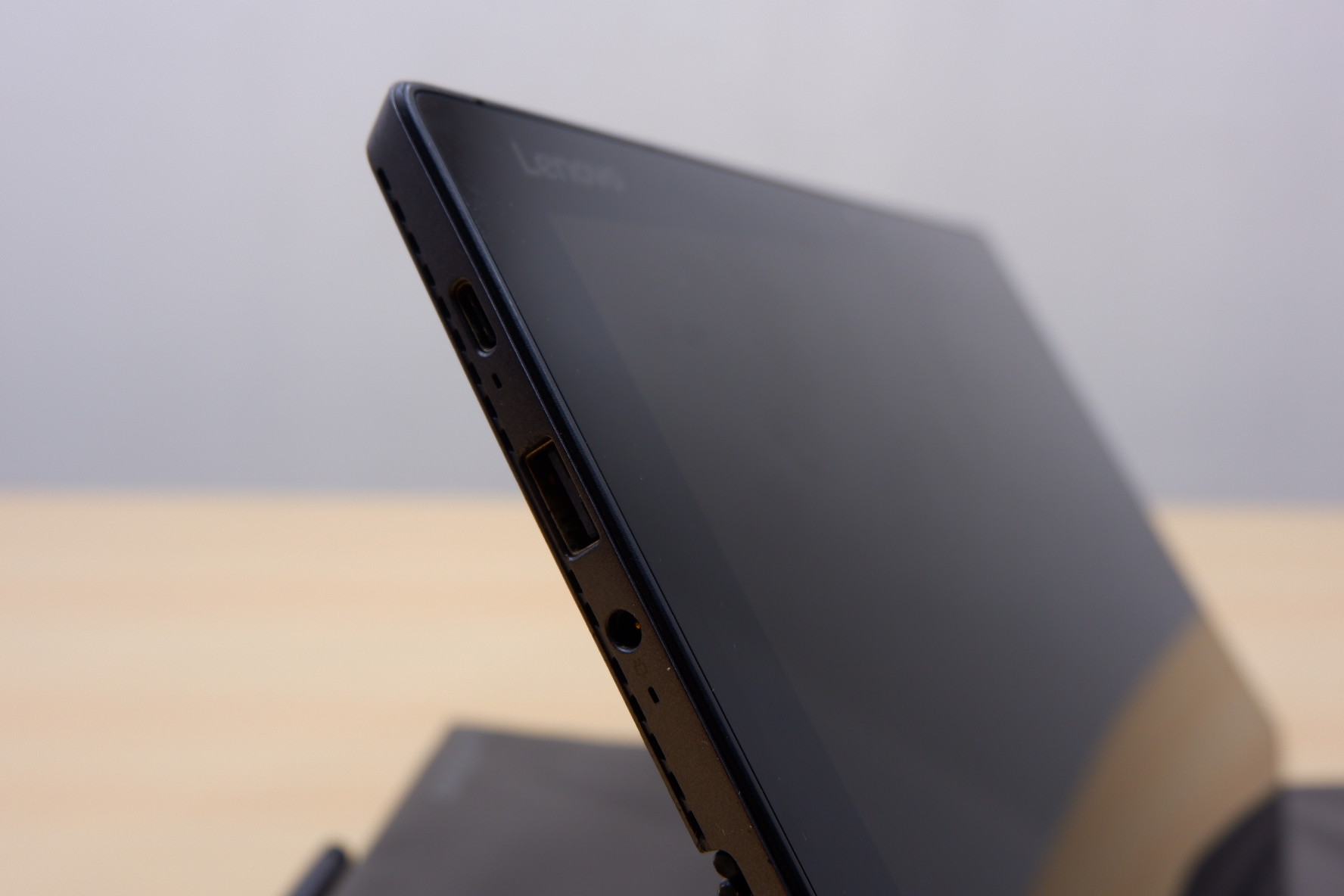 Lenovo MIIX 520-12IKB (i7-8550U) - Image 8