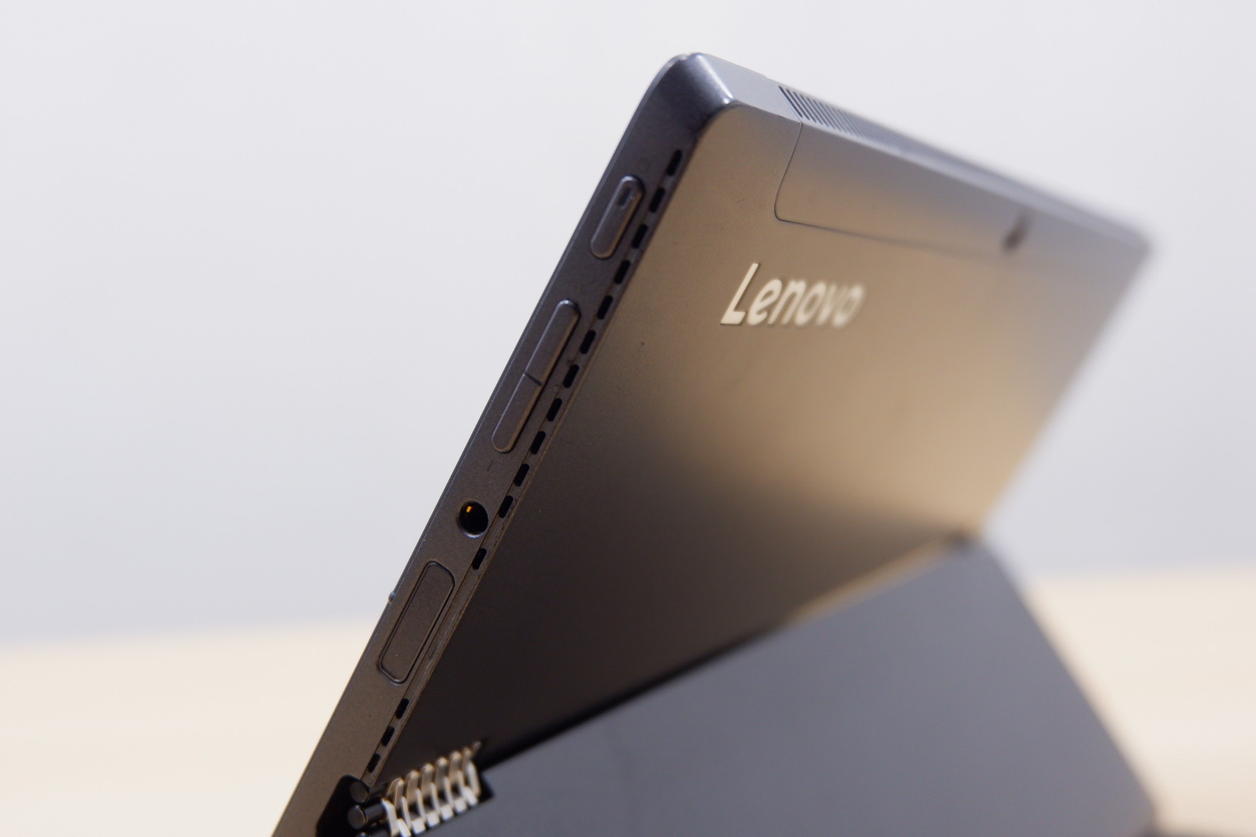 Lenovo MIIX 520-12IKB (i7-8550U) - Image 4