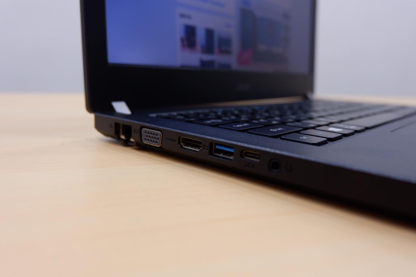 Acer TraveMate P449 Series (i7-7500U) - Image 10
