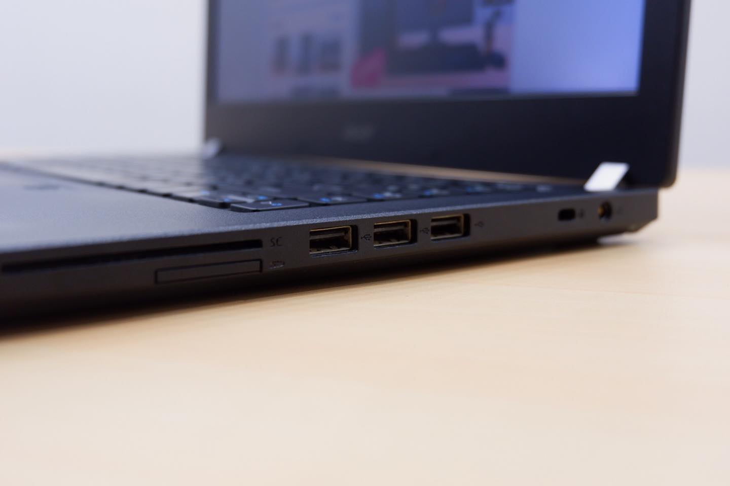 Acer TraveMate P449 Series (i7-7500U) - Image 8