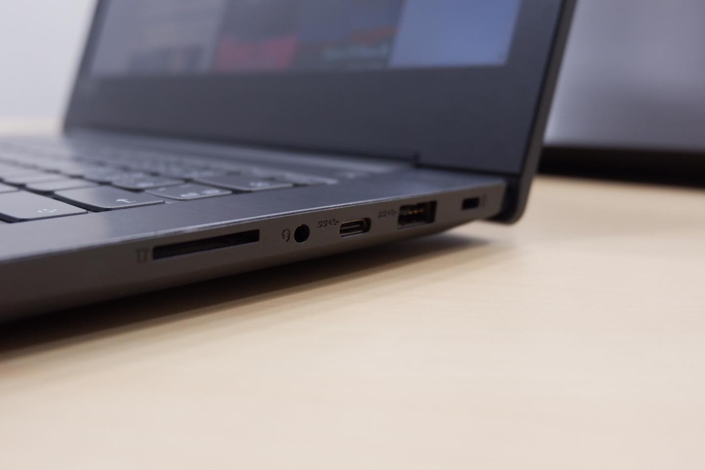 Lenovo V3300-14IKB (i5-8250U) - Image 5