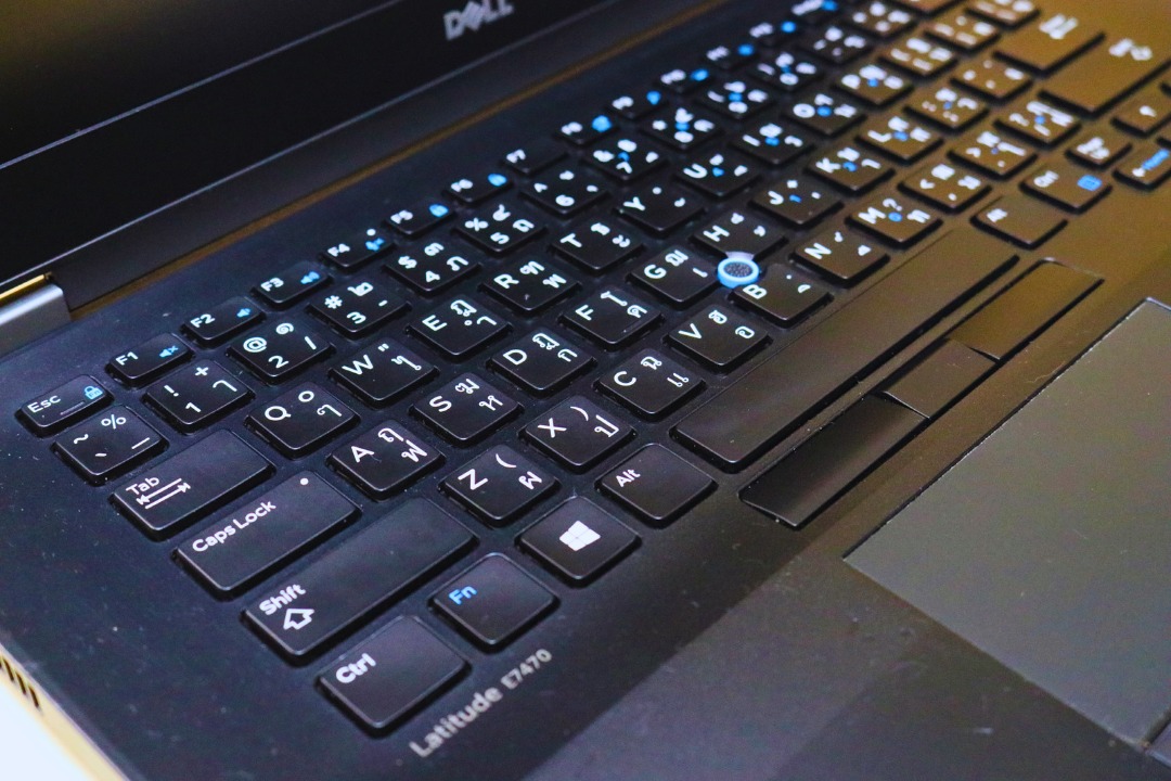 Dell Latitude E7470 (i5-6300U) - Image 3